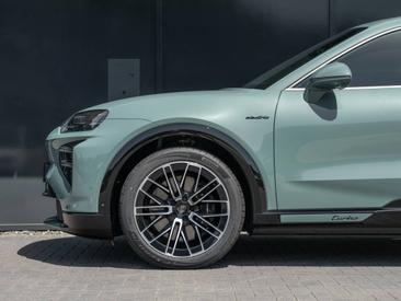 Porsche Cayenne E4 Turbo Electric — photo 6