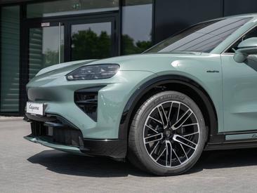 Porsche Cayenne E4 Turbo Electric — photo 7