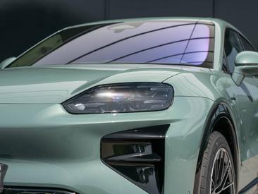 Porsche Cayenne E4 Turbo Electric — photo 8