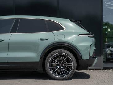 Porsche Cayenne E4 Turbo Electric — photo 10