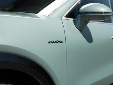 Porsche Cayenne E4 Turbo Electric — photo 11