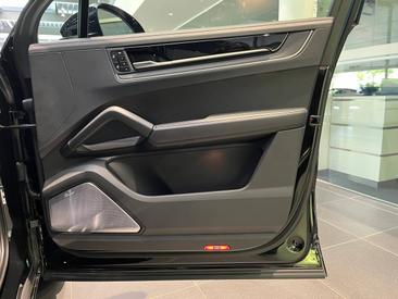 Porsche Cayenne III Turbo E-Hybrid — photo 25