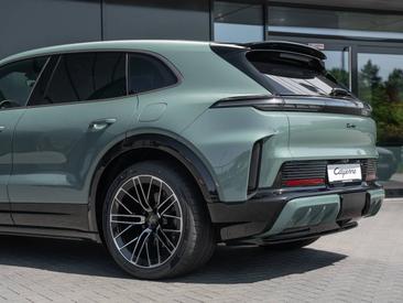 Porsche Cayenne E4 Turbo Electric — photo 12