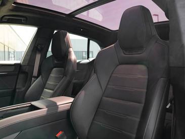 Porsche Cayenne E4 Turbo Electric — photo 16