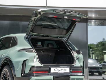 Porsche Cayenne E4 Turbo Electric — photo 19