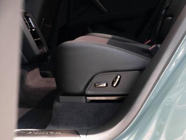 Porsche Cayenne E4 Turbo Electric — photo 23
