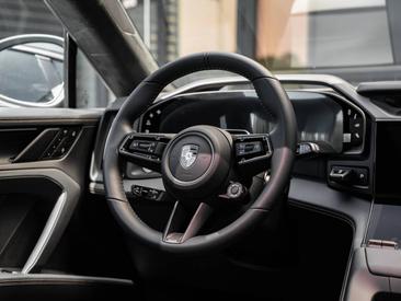 Porsche Cayenne E4 Turbo Electric — photo 24