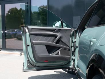 Porsche Cayenne E4 Turbo Electric — photo 25