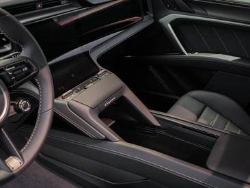 Porsche Cayenne E4 Turbo Electric — photo 27