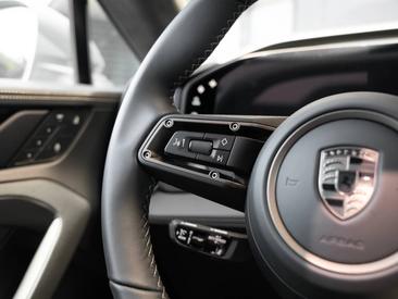 Porsche Cayenne E4 Turbo Electric — photo 28