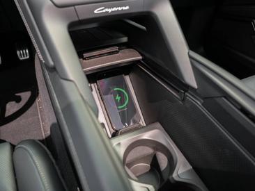 Porsche Cayenne E4 Turbo Electric — photo 38