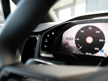 Porsche Cayenne E4 Turbo Electric — photo 44