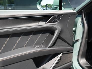 Porsche Cayenne E4 Turbo Electric — photo 47