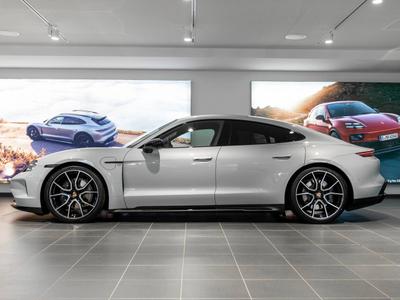 Porsche Taycan 4 Black Edition