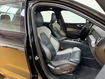 Volvo XC60 B4 R-Design — photo 7