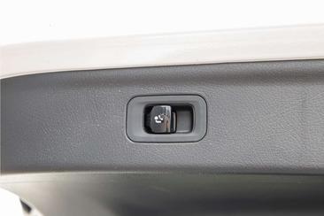 Mercedes EQE 500 Premium — photo 32