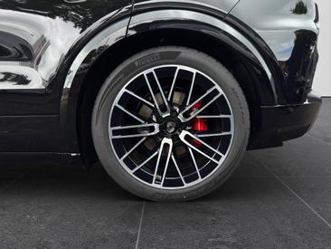 Porsche Cayenne III Turbo Electric — photo 25