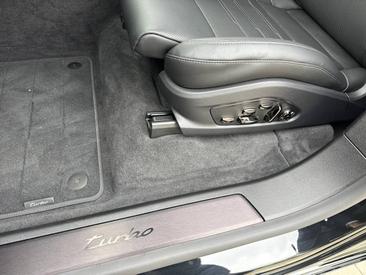 Porsche Cayenne III Turbo Electric — photo 30