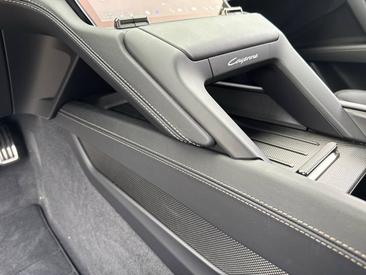 Porsche Cayenne III Turbo Electric — photo 34