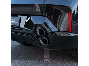 BMW XM 50e — photo 10
