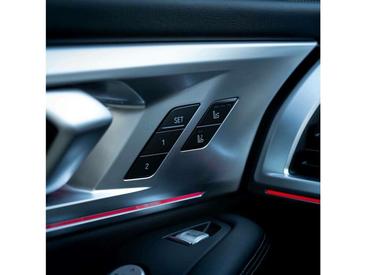 BMW XM 50e — photo 14