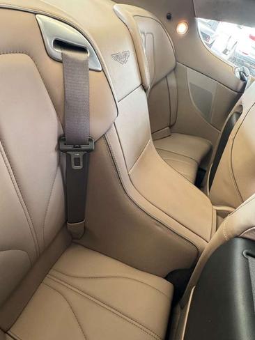 Aston Martin Virage — photo 10