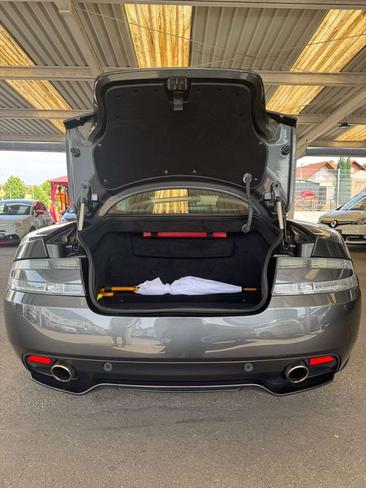 Aston Martin Virage — photo 14