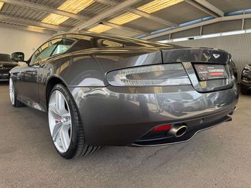 Aston Martin Virage — photo 16