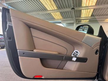 Aston Martin Virage — photo 18