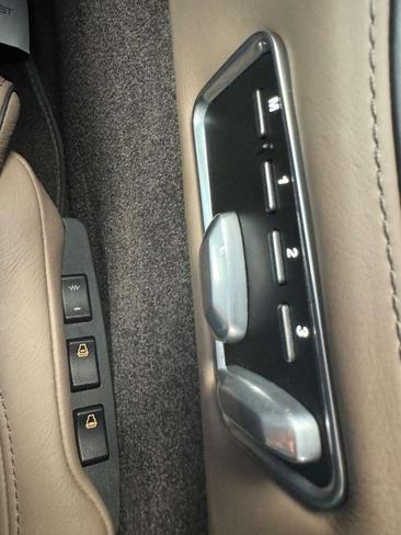 Aston Martin Virage — photo 36