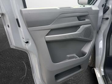 Volkswagen Transporter Kombi — photo 5