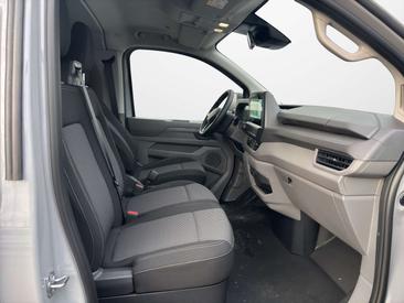 Volkswagen Transporter Kombi — photo 12