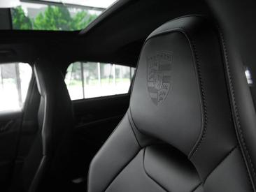 Porsche Panamera 4 E-Hybrid — photo 30