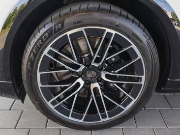 Porsche Cayenne III Turbo Electric — photo 6