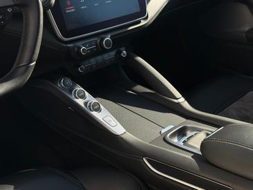 Ferrari GTC4Lusso T — photo 10