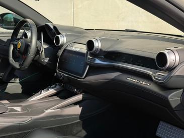 Ferrari GTC4Lusso T — photo 12
