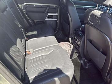 Land Rover Defender 110 P400e S PHEV — photo 12