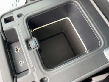 Land Rover Discovery D300 R-Dynamic SE — photo 17