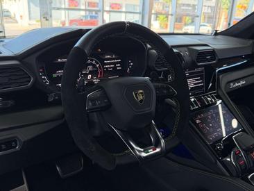 Lamborghini Urus S — photo 18
