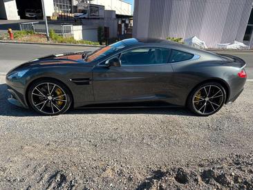 Aston Martin Vanquish V12 — photo 6
