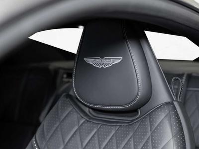 Aston Martin DB12 V8