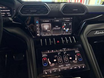 Lamborghini Urus S — photo 29