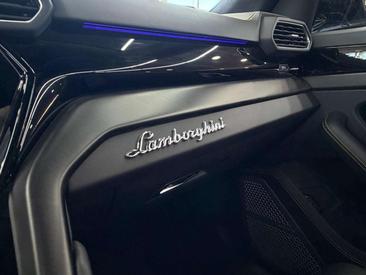 Lamborghini Urus S — photo 30
