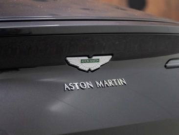 Aston Martin DB11 V8 — photo 11