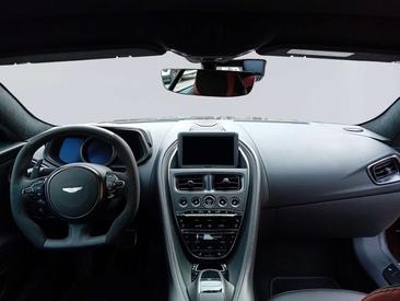 Aston Martin DB11 V8 — photo 7