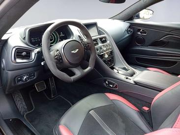 Aston Martin DB11 V8 — photo 8