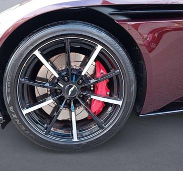Aston Martin DB11 V8 — photo 13
