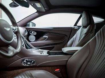 Aston Martin DB11 V8 — photo 19