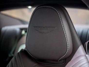 Aston Martin DB11 V8 — photo 21
