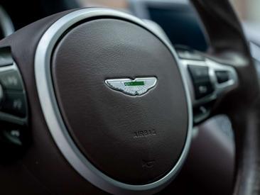 Aston Martin DB11 V8 — photo 25